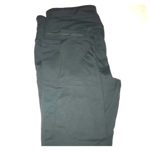 Green leggings with pockets on thighs